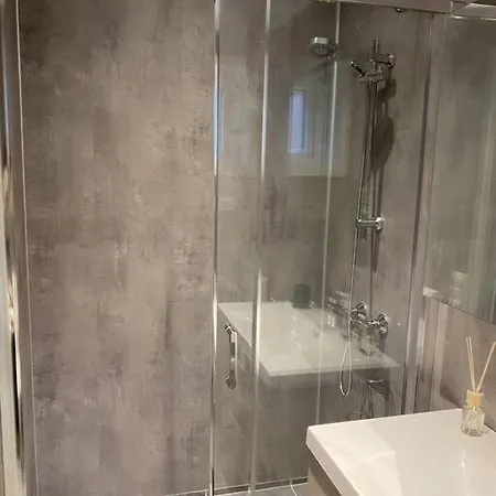 Ny Rorbu Ved Sjoen, Sentralt Pa Sunnmore Alesund