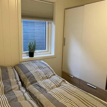 Ny Rorbu Ved Sjoen, Sentralt Pa Sunnmore Alesund