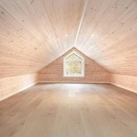 Holiday home Ny Rorbu Ved Sjoen, Sentralt Pa Sunnmore *