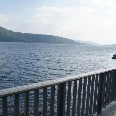 Ny Rorbu Ved Sjoen, Sentralt Pa Sunnmore *