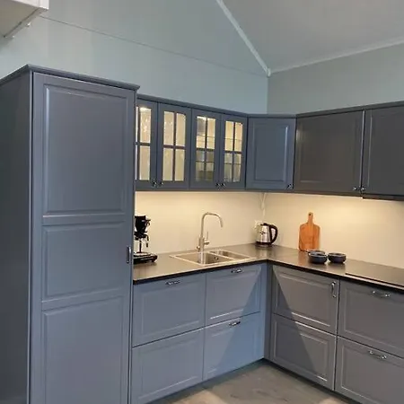 Holiday home Ny Rorbu Ved Sjoen, Sentralt Pa Sunnmore Alesund