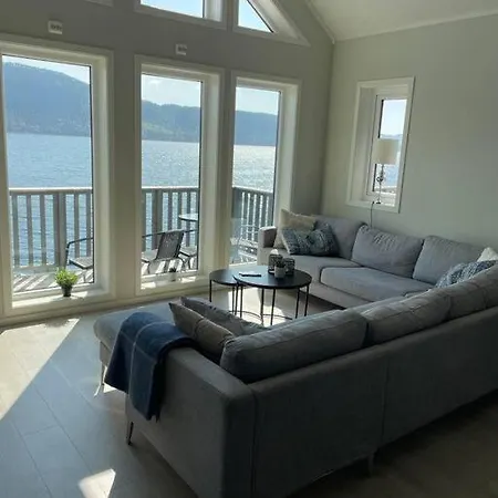 Ny Rorbu Ved Sjoen, Sentralt Pa Sunnmore Holiday home