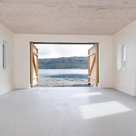 Ny Rorbu Ved Sjoen, Sentralt Pa Sunnmore Holiday home