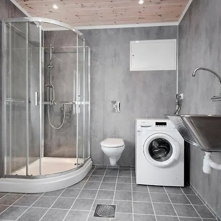Holiday home Ny Rorbu Ved Sjoen, Sentralt Pa Sunnmore