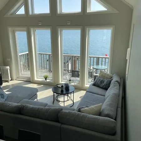 Holiday home Ny Rorbu Ved Sjoen, Sentralt Pa Sunnmore