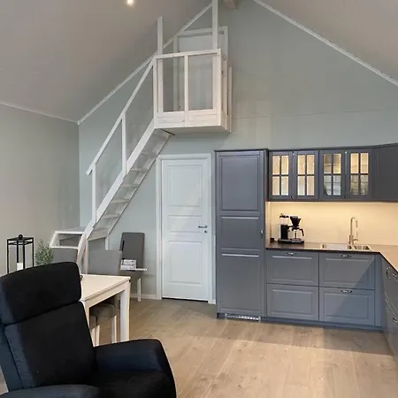 Ny Rorbu Ved Sjoen, Sentralt Pa Sunnmore Holiday home Alesund